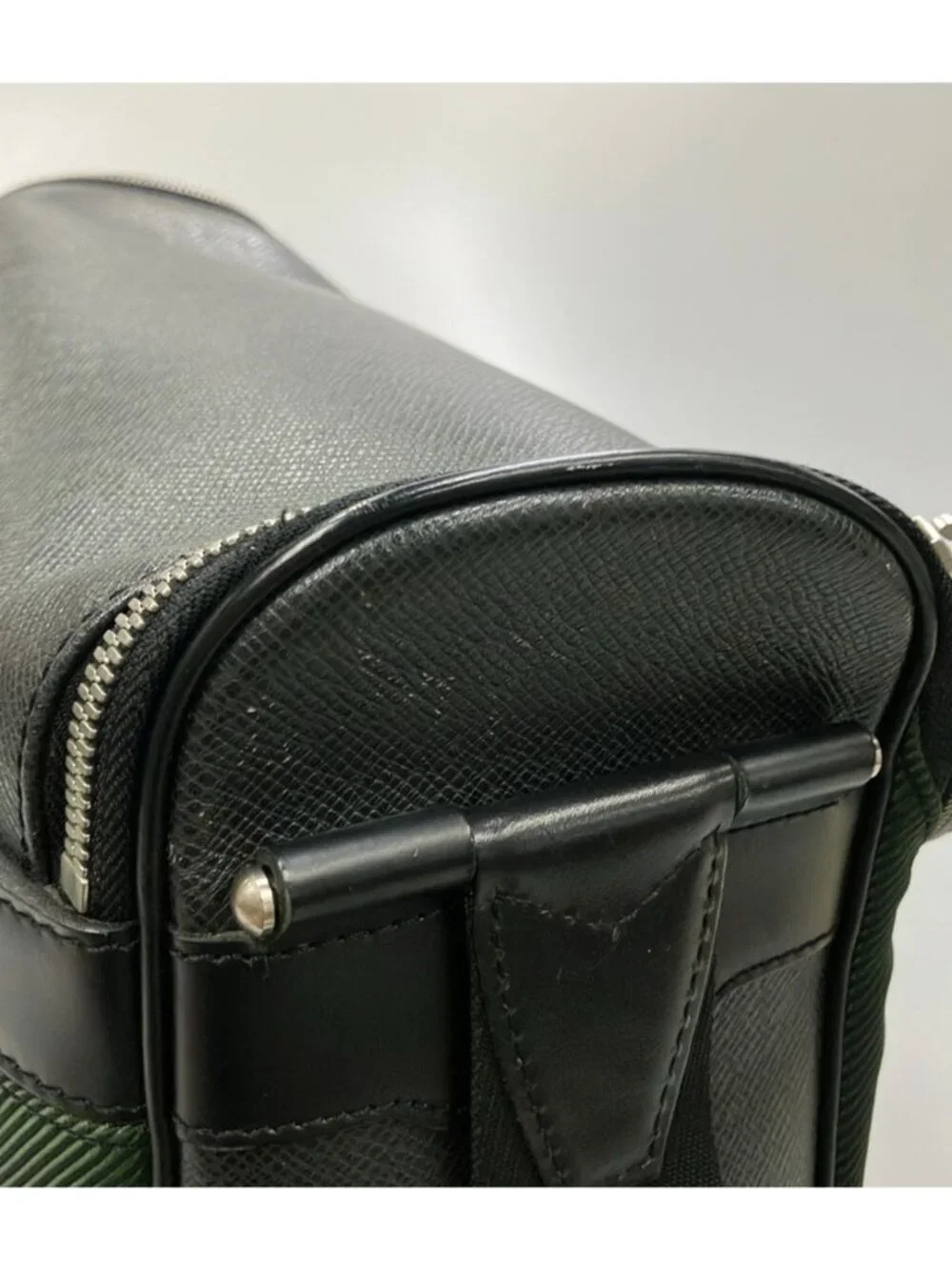 Louis Vuitton Shoulder Bag Crossbody Leather Taiga